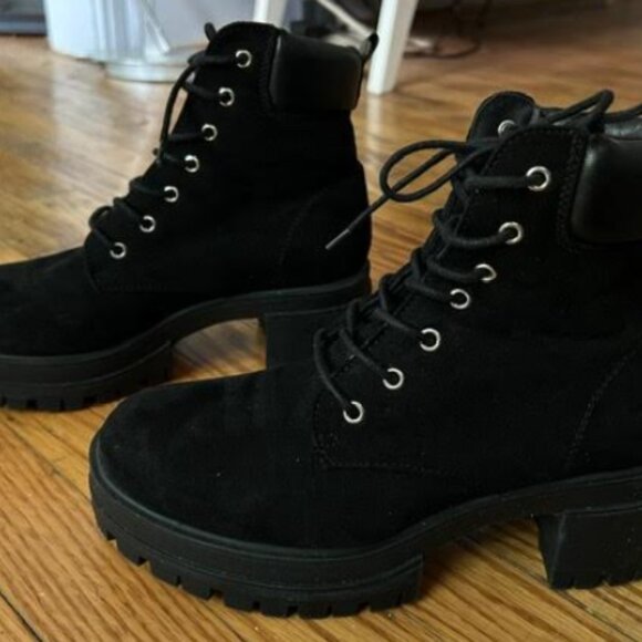 Forever 21 Women Black Suede Lace Up Combat Boots Lug Sole Padded Ankle Size 5.5 - Picture 6 of 6